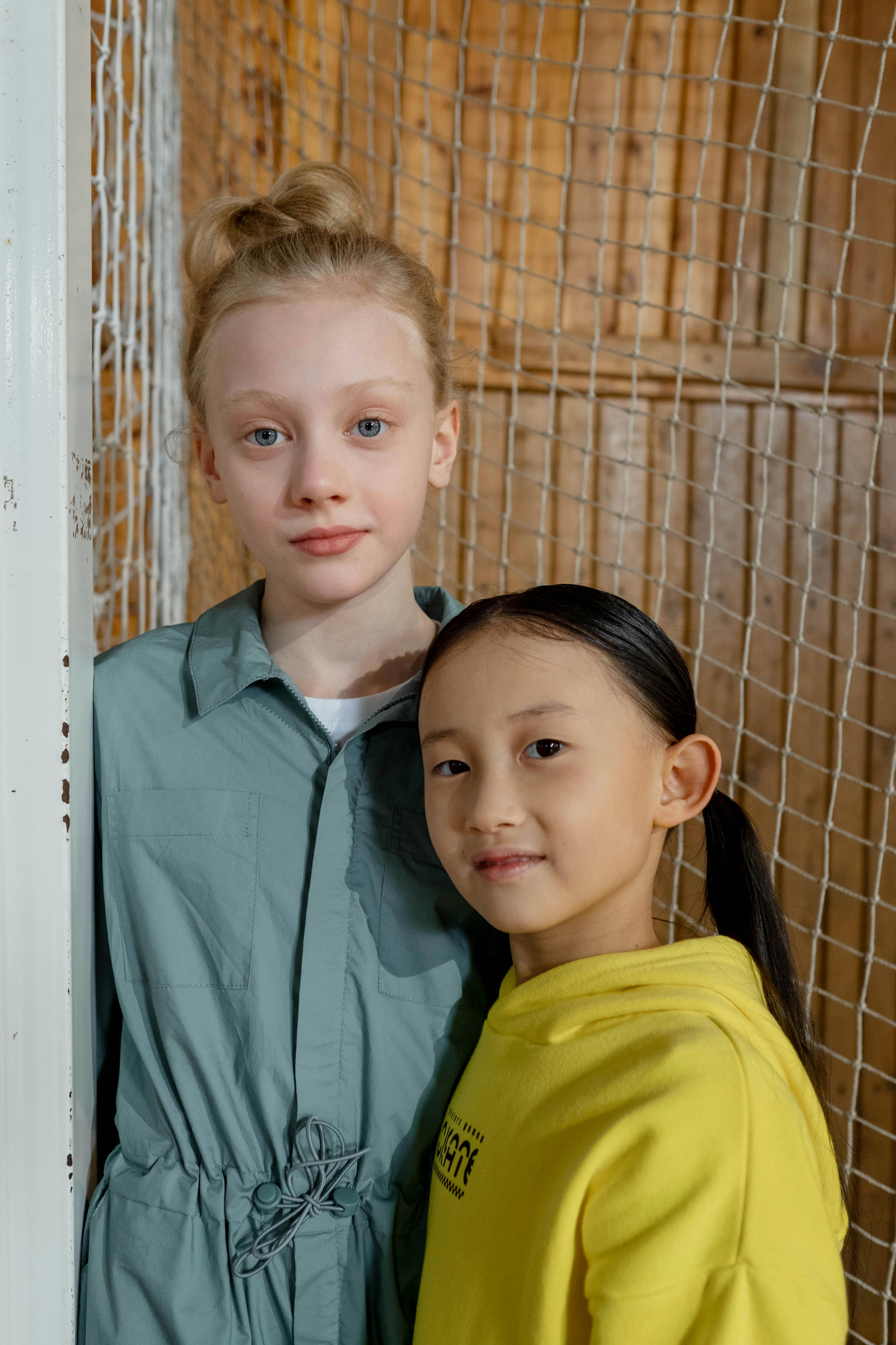 衣物材质与测量氛围图，用于视频入口